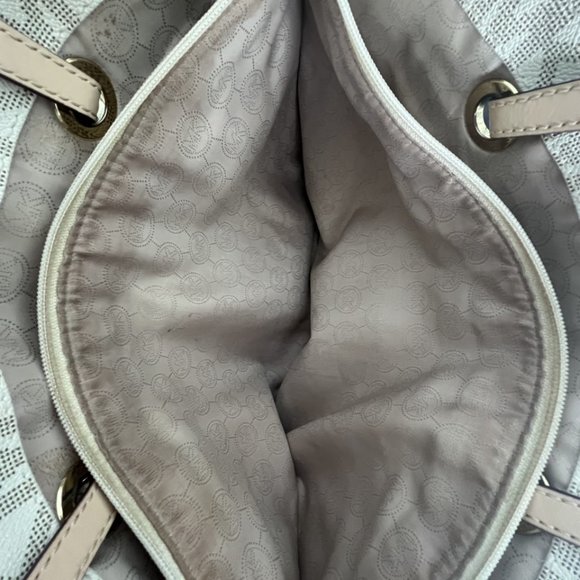 Michael Kors Monogram Jet Set Saffiano Leather Tote - Picture 11 of 11